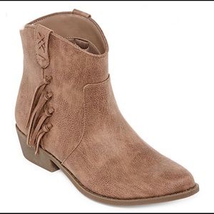 NWOT Arizona Mocha Taupe Booties Size 9.5